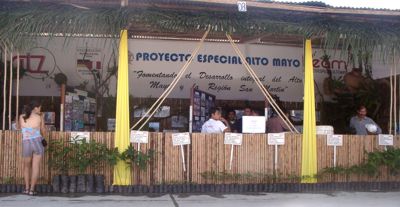 PEAM - Proyecto Especial Alto Mayo - su estante informativo en la feria de Moyobamba