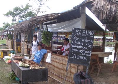 Estante del restaurant El Bijao en la Feria de Moyobamba